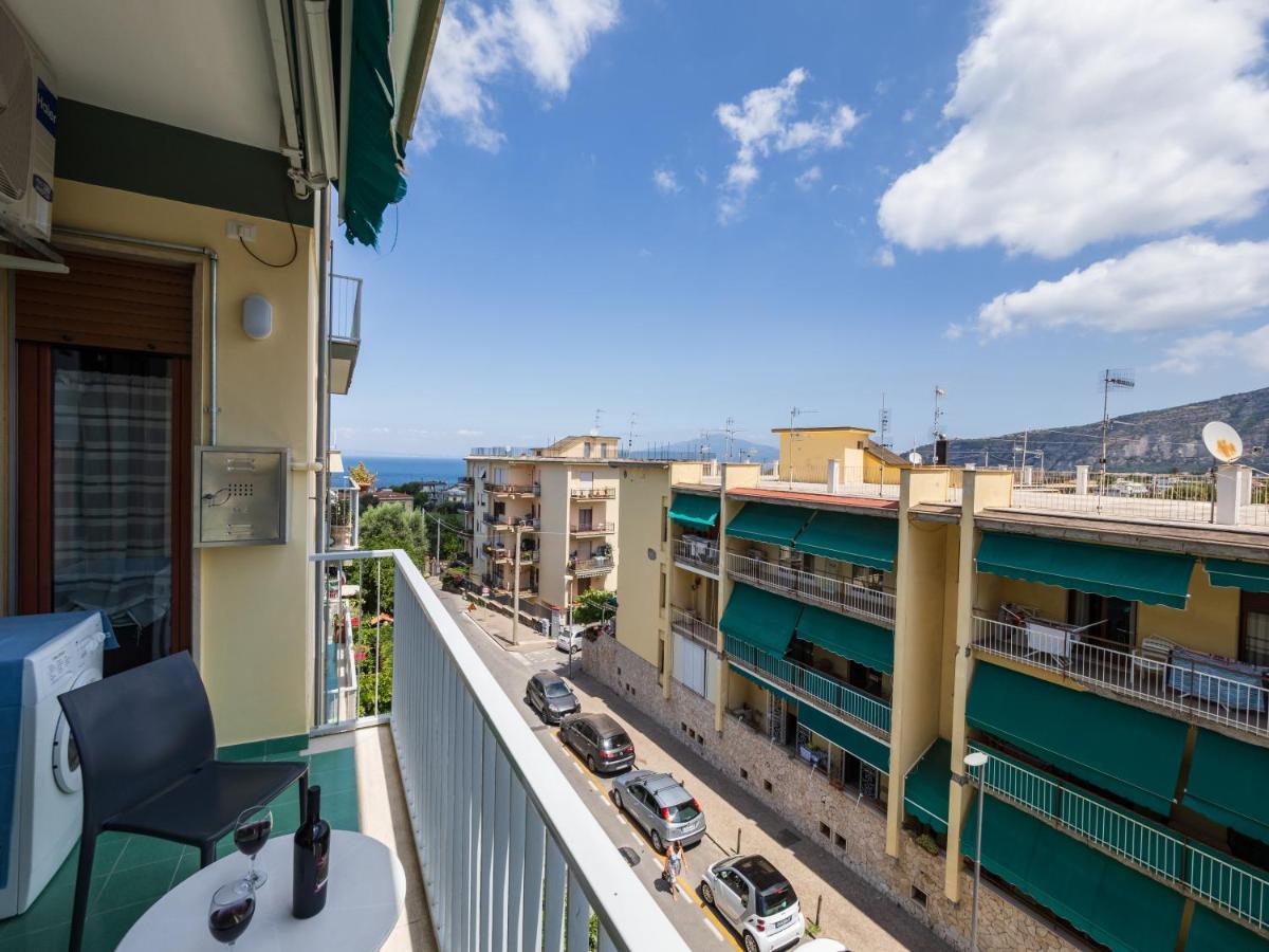 Azzurro Park - De Vivo Realty Apartment *