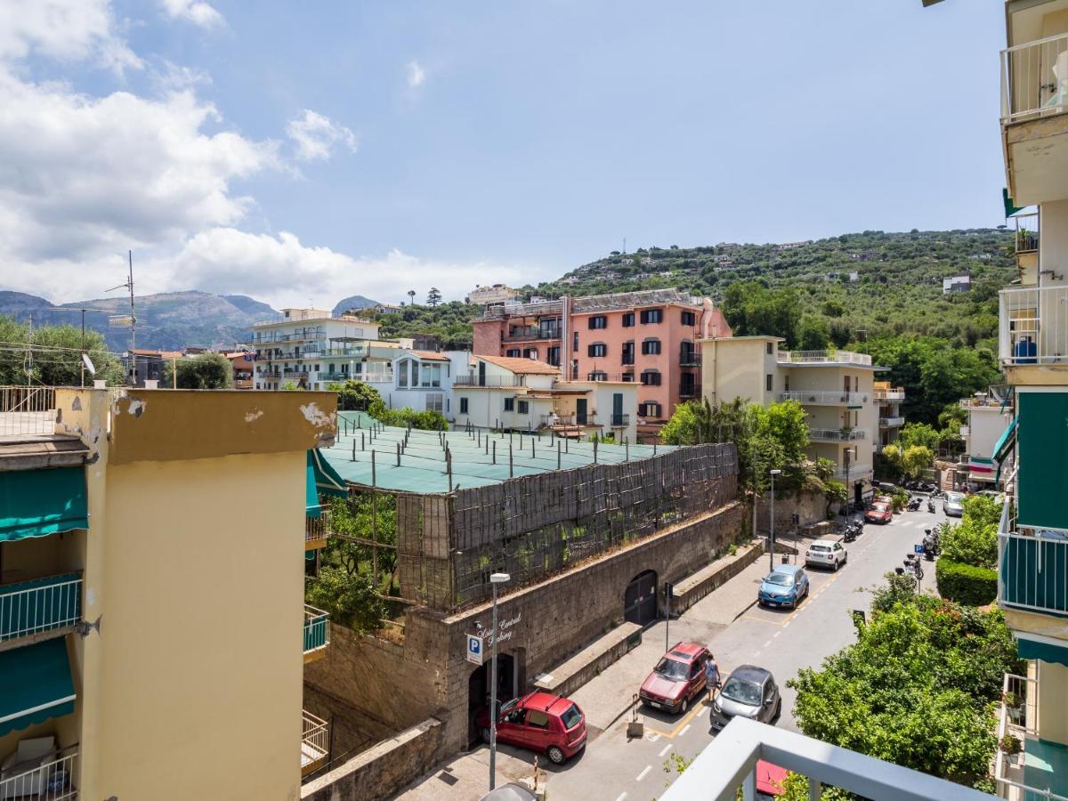 Azzurro Park - De Vivo Realty Apartment *