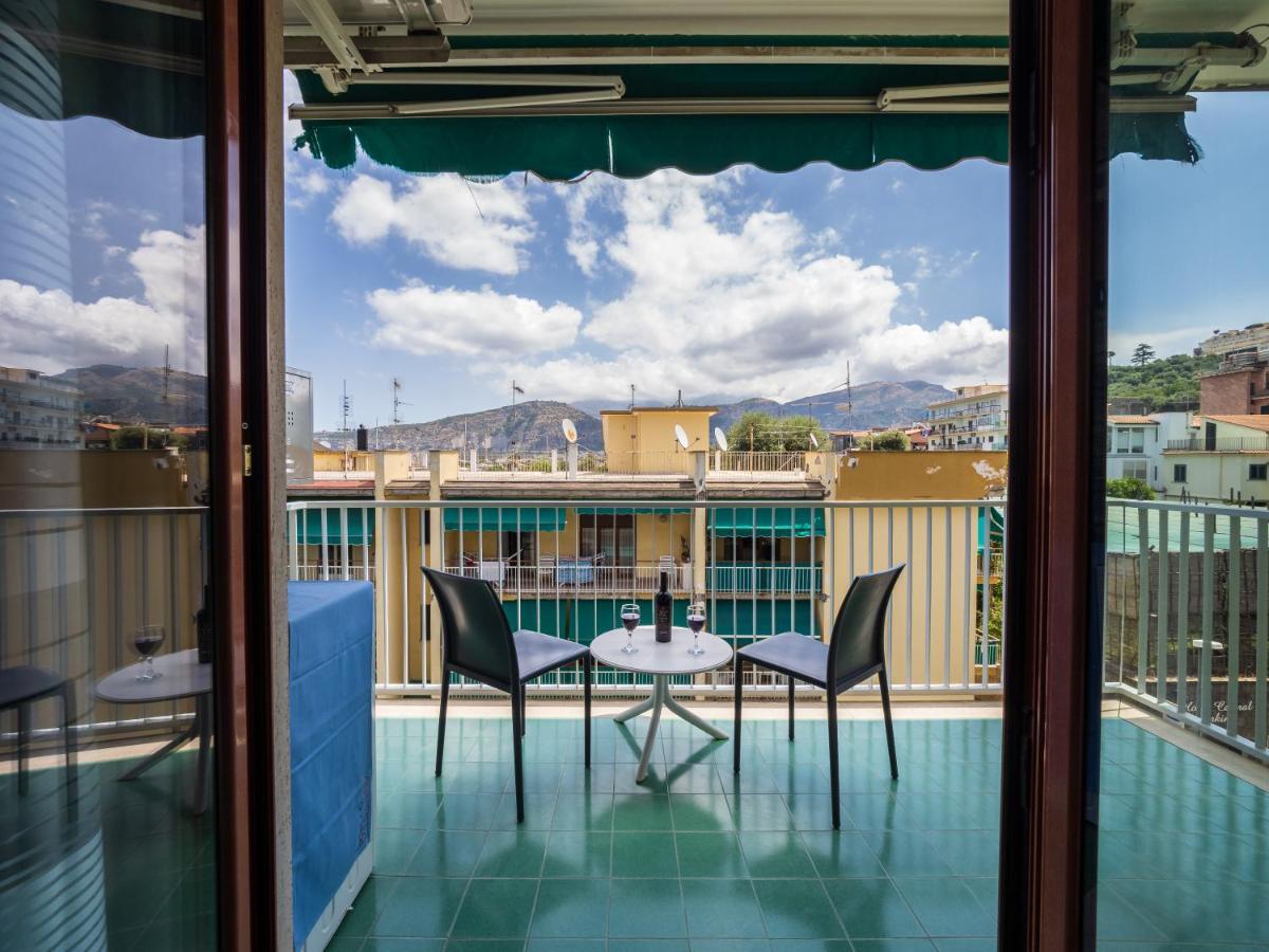 Azzurro Park - De Vivo Realty Apartment