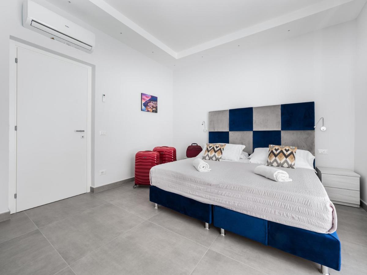 Azzurro Park - De Vivo Realty Apartment *