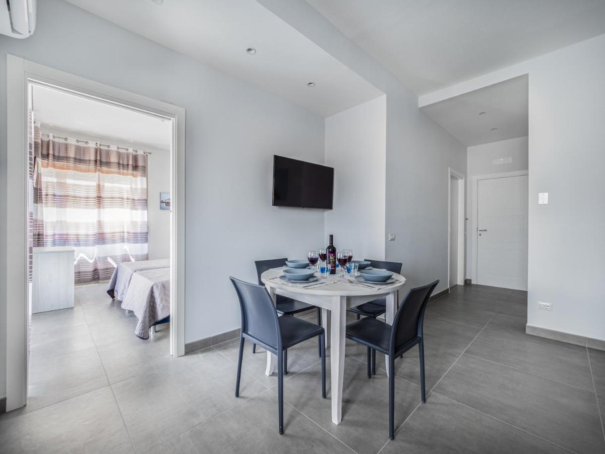 Azzurro Park - De Vivo Realty Apartment
