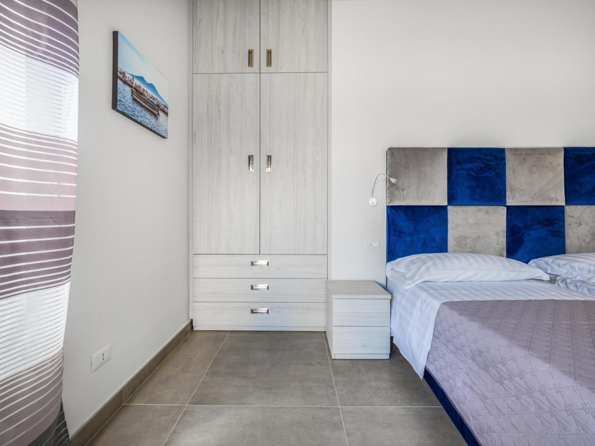 Azzurro Park - De Vivo Realty Apartment *