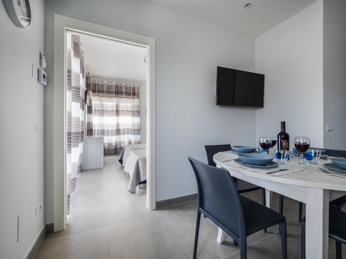 Azzurro Park - De Vivo Realty *