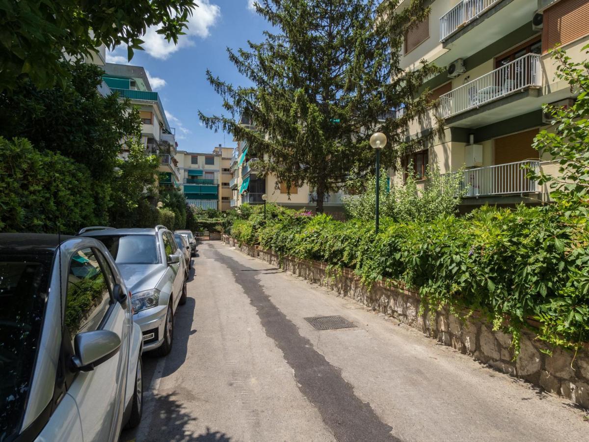 Azzurro Park - De Vivo Realty
