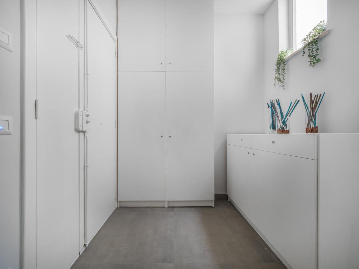 Azzurro Park - De Vivo Realty Apartment *
