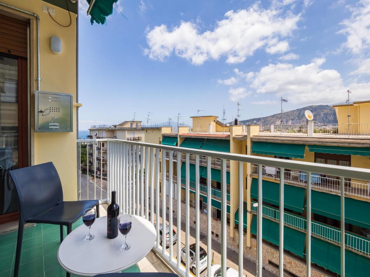 Azzurro Park - De Vivo Realty *