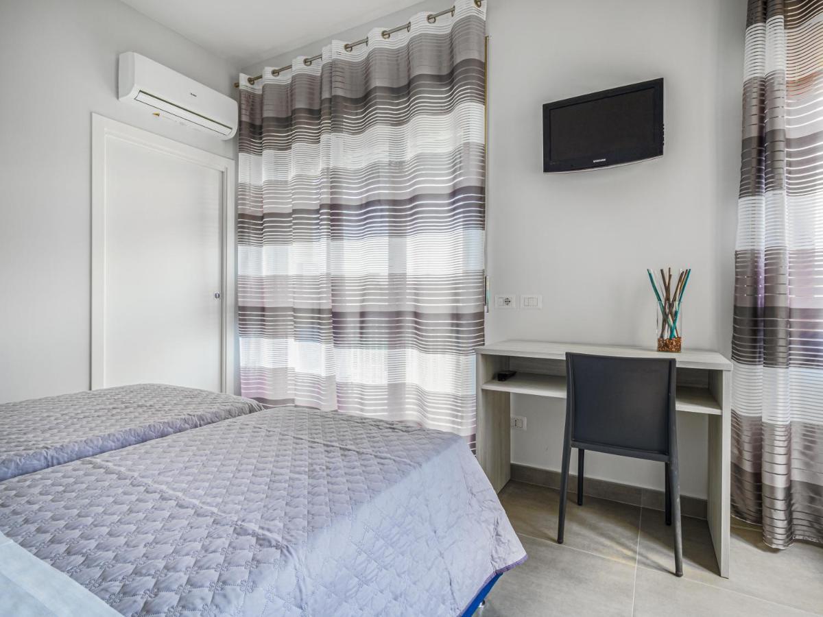 Azzurro Park - De Vivo Realty