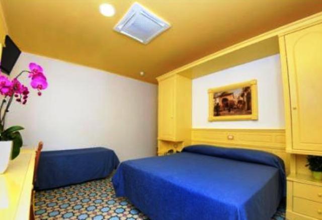 Astoria Hotel 4*