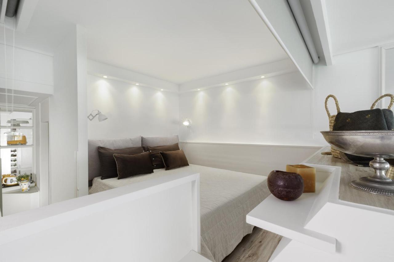 - 7 Flat Apartment *
