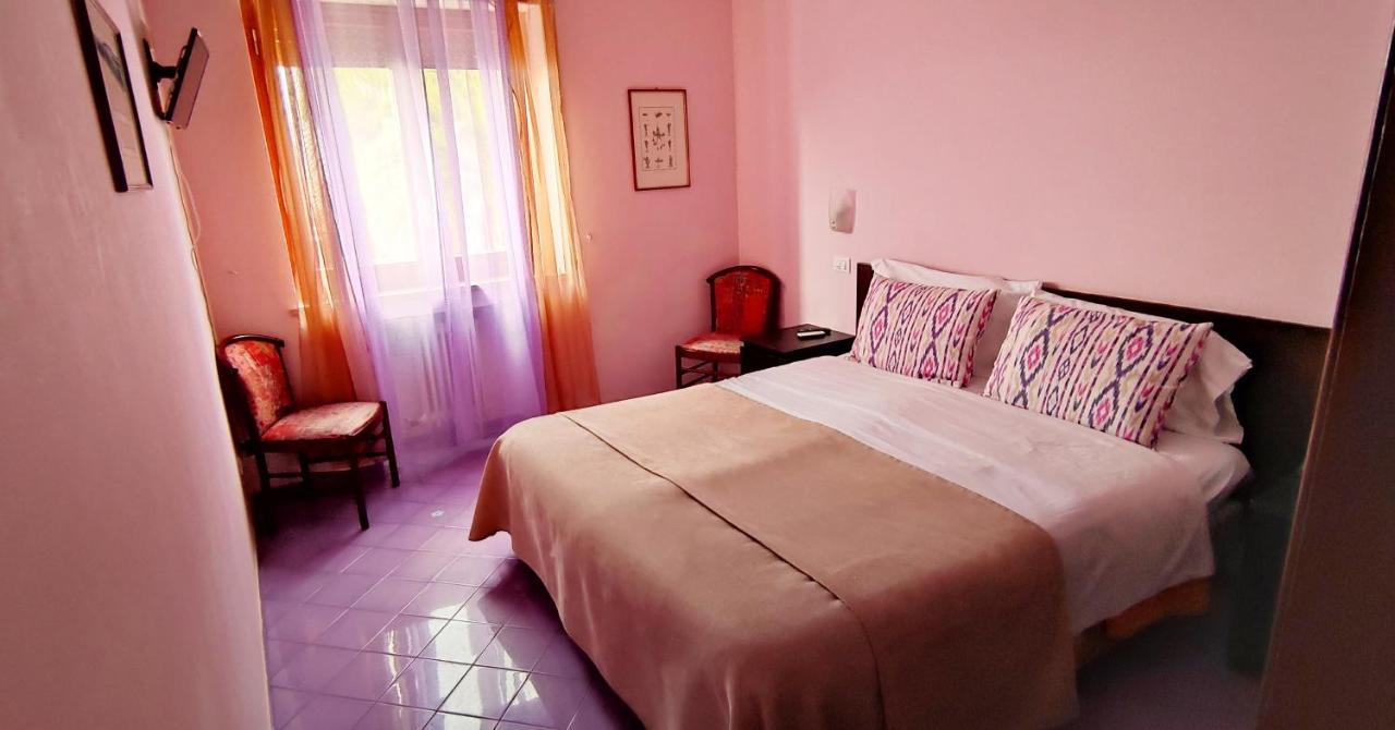 Desiree Hotel 2*