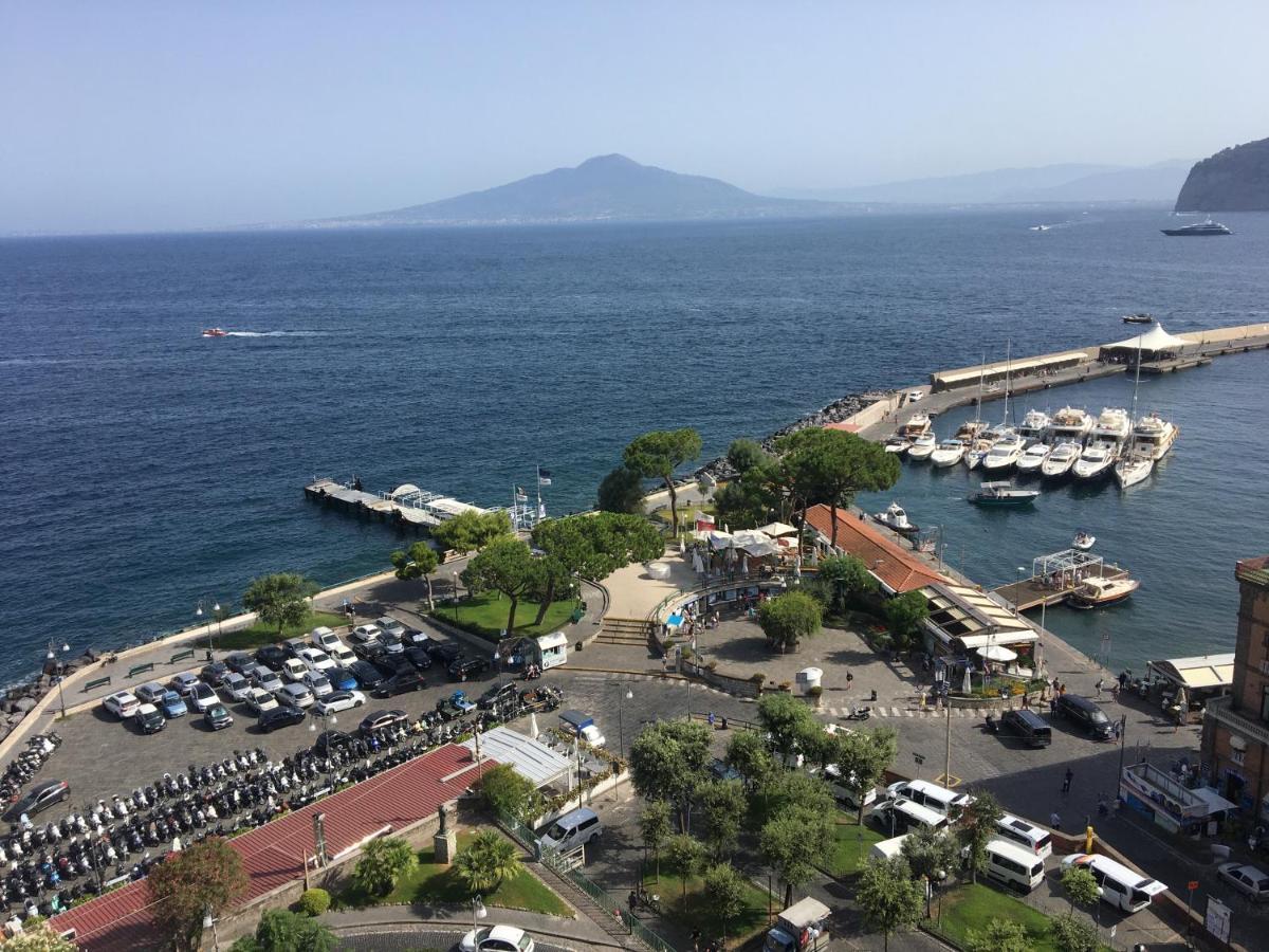 The Place Piazza Lauro Bed & Breakfast