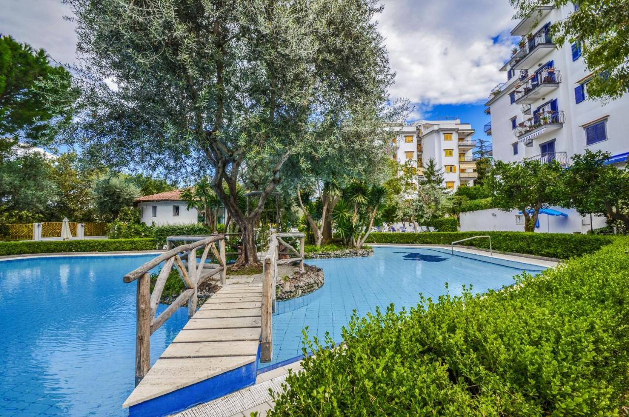 Pool Sorrento