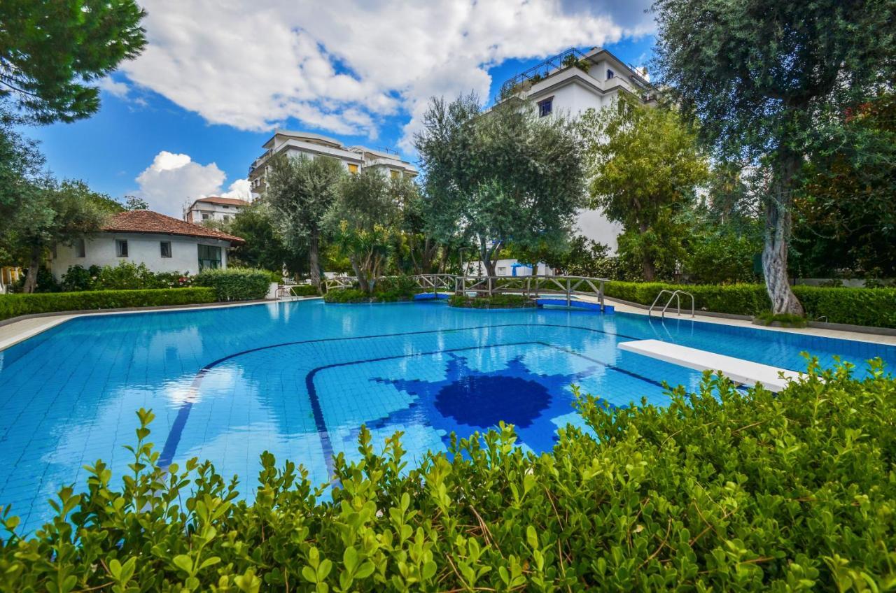Apartment Pool
