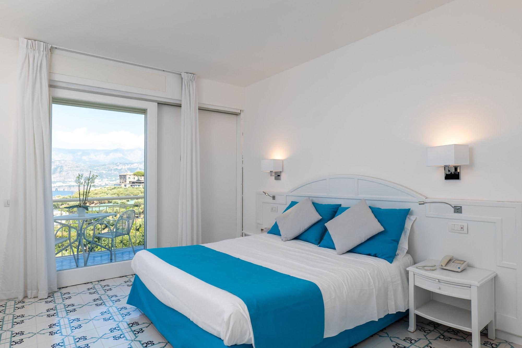 Grand Vesuvio Hotel 4*
