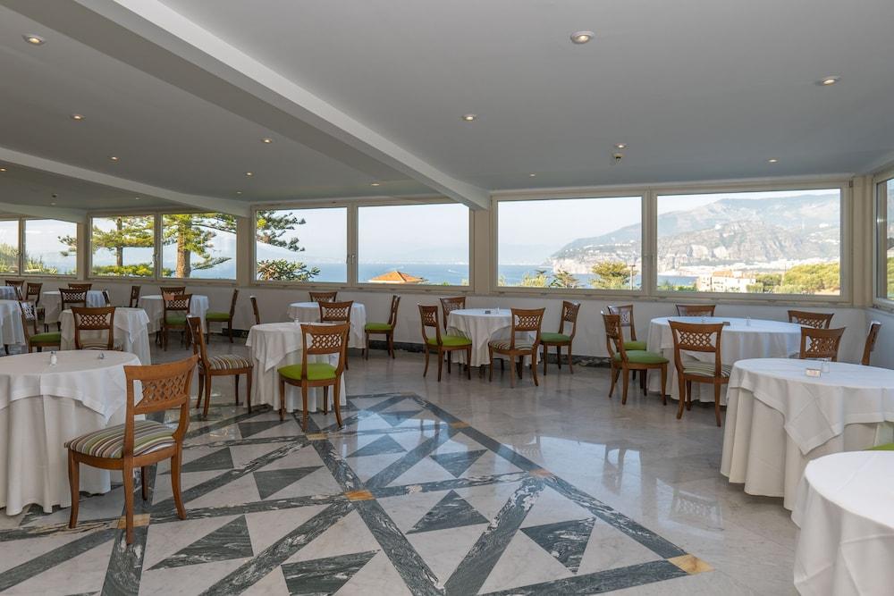 Hotel Grand Vesuvio 4*