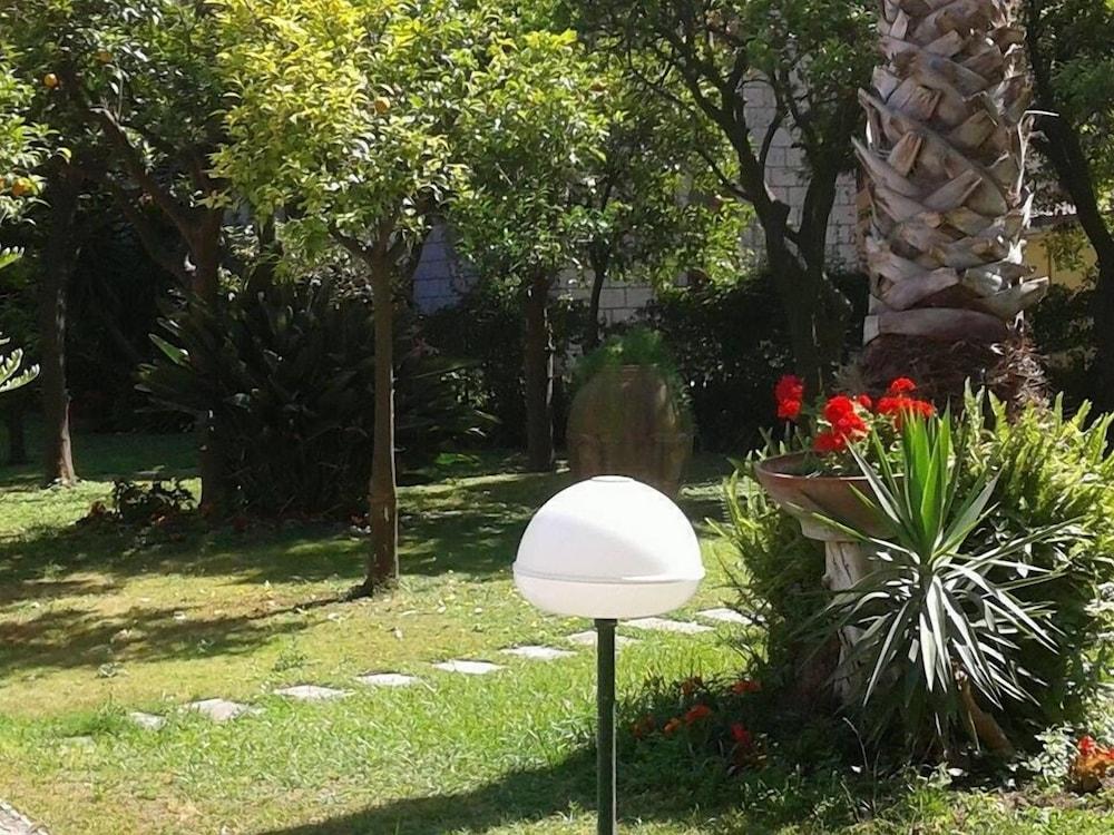 Hotel Ara Maris & 5*