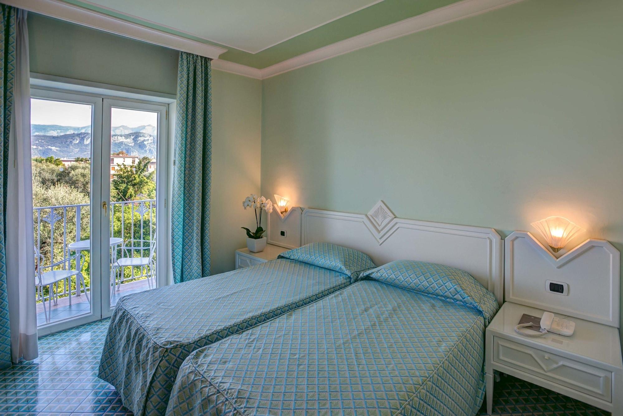 Grand Riviera Hotel 4*