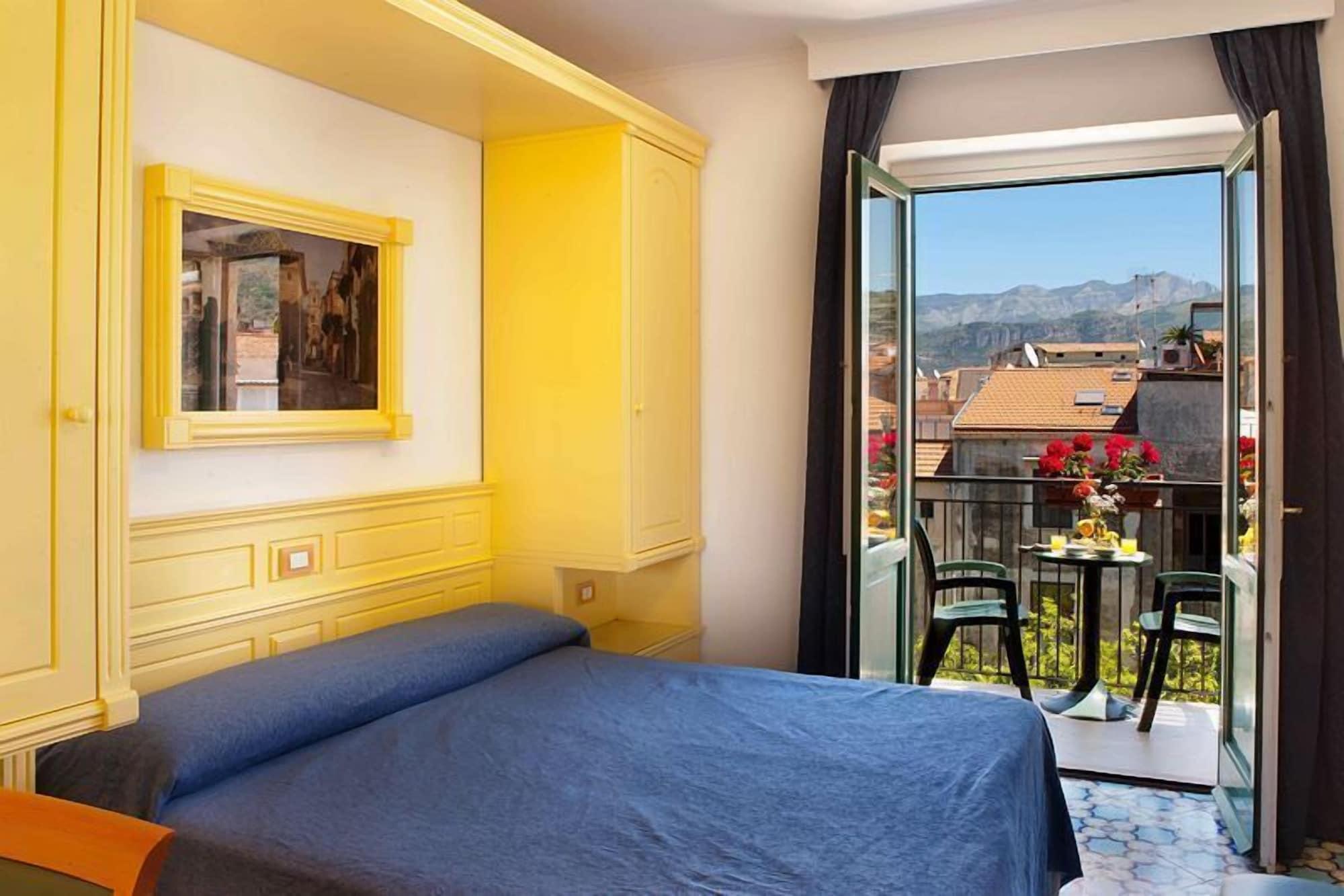 Astoria Hotel 4*