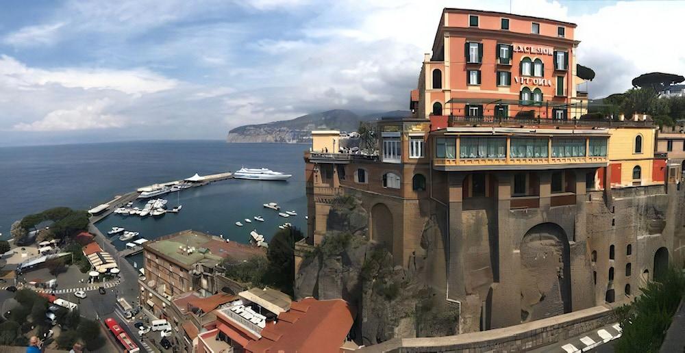 Bed & Breakfast Palazzo Tritone & Abagnale