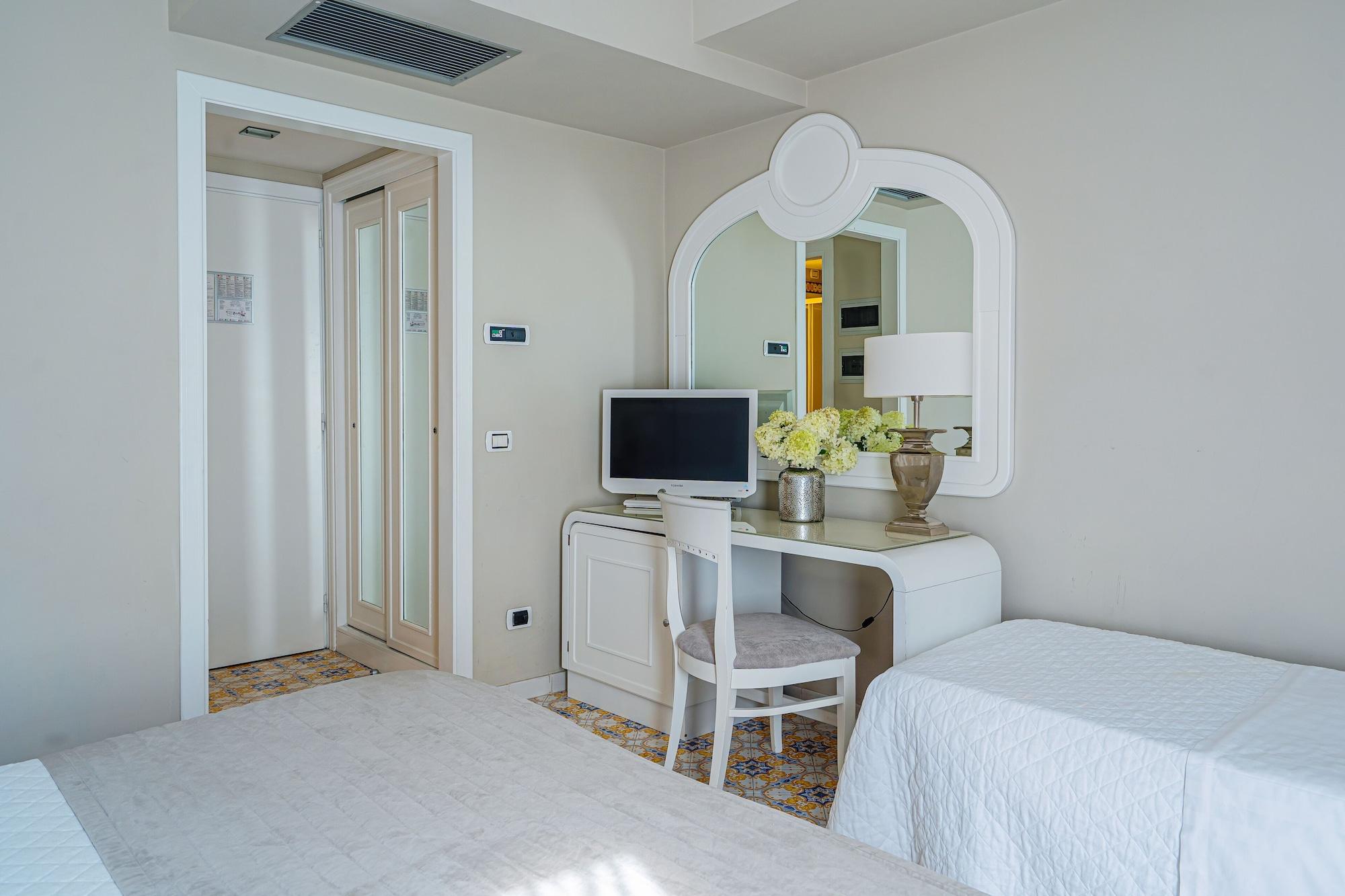 Capri Hotel