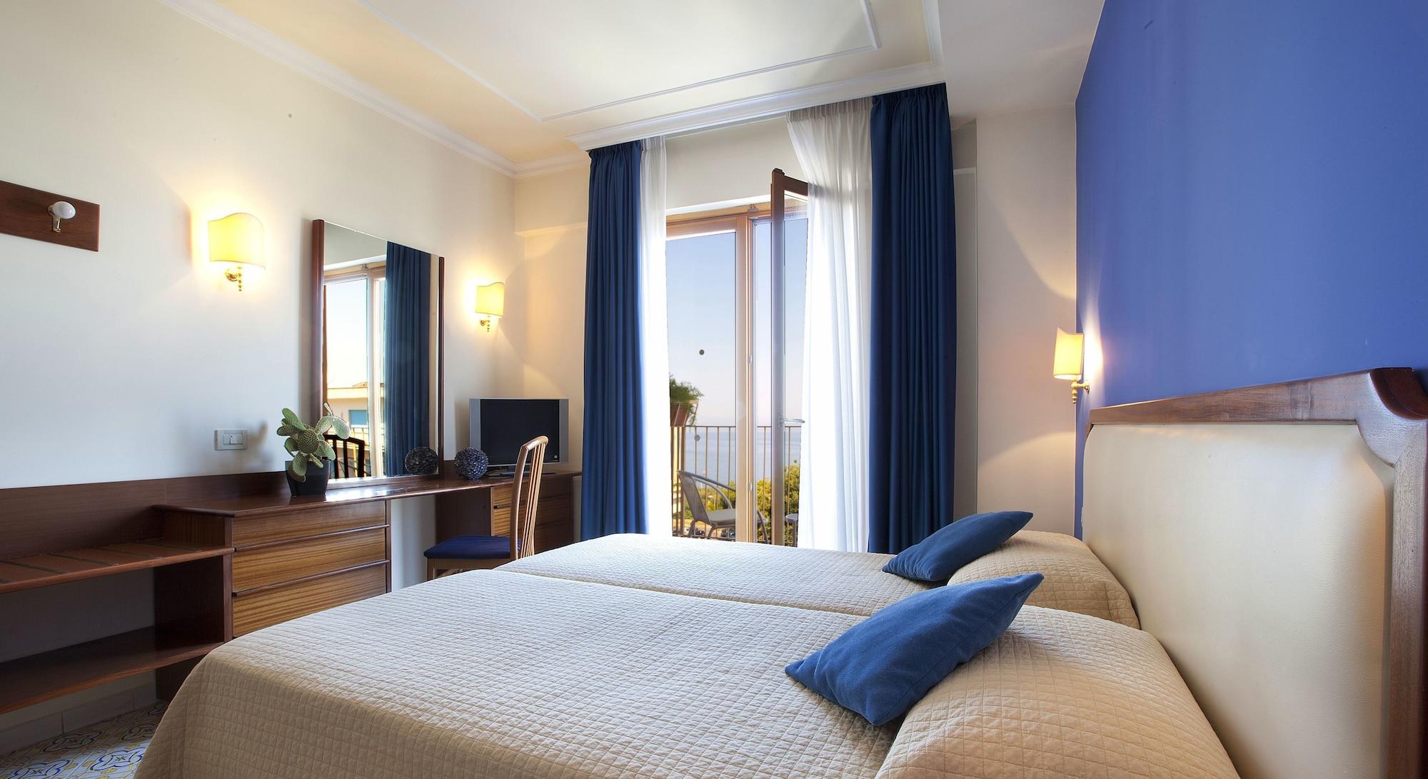 Tirrenia Hotel 3*