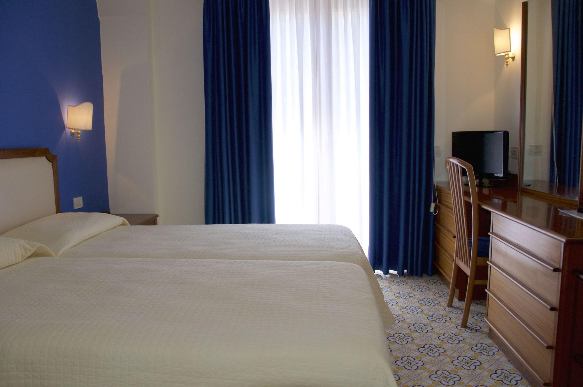 Hotel Tirrenia 3*