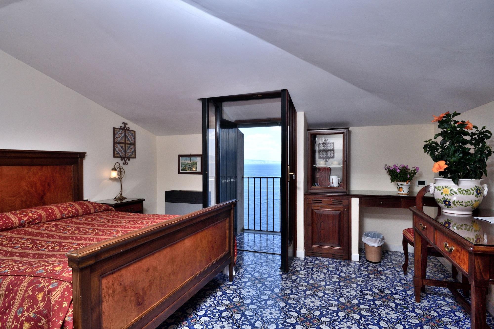 La Tonnarella Hotel 4*