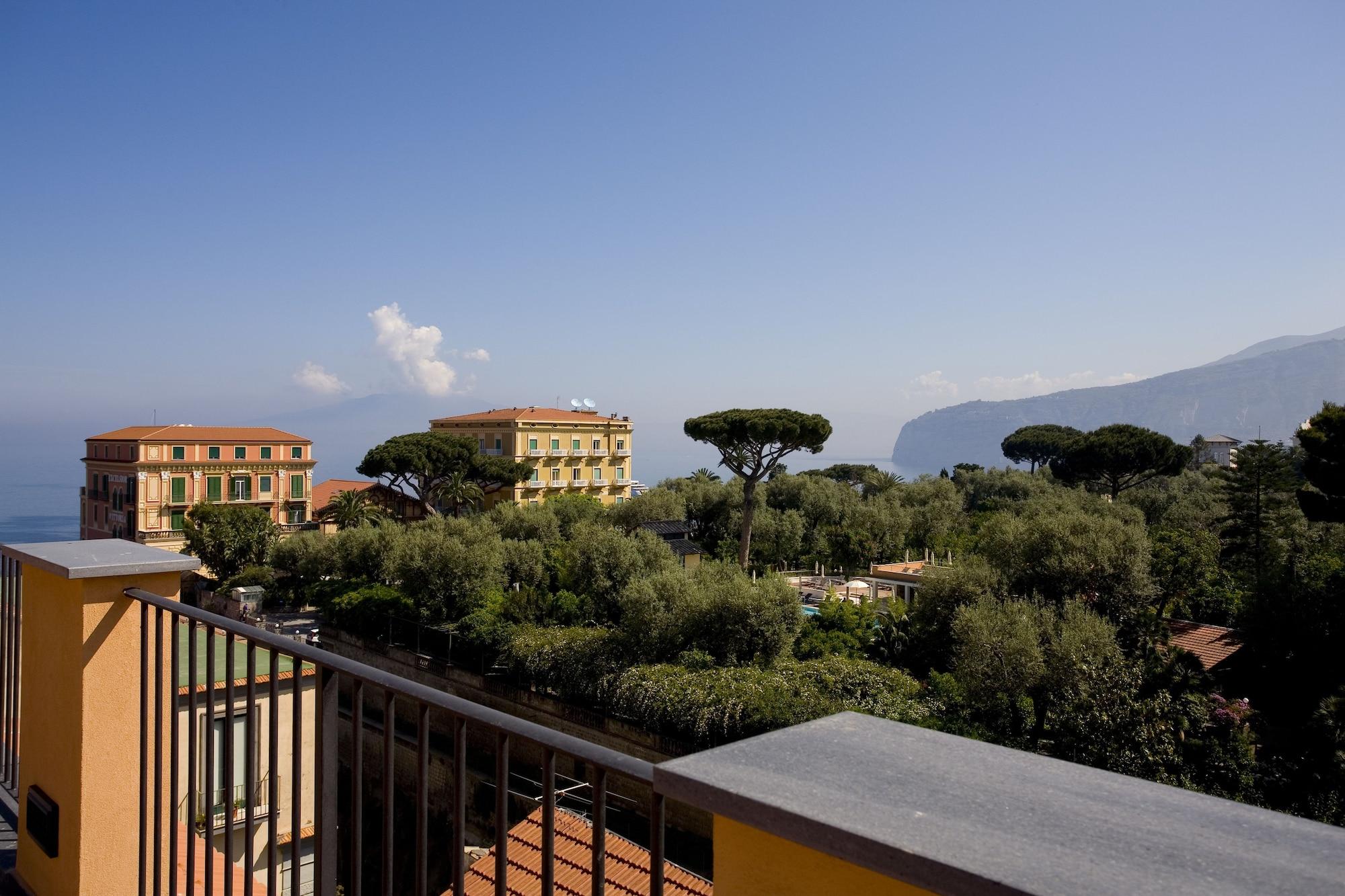 Palazzo Guardati Hotel 4*