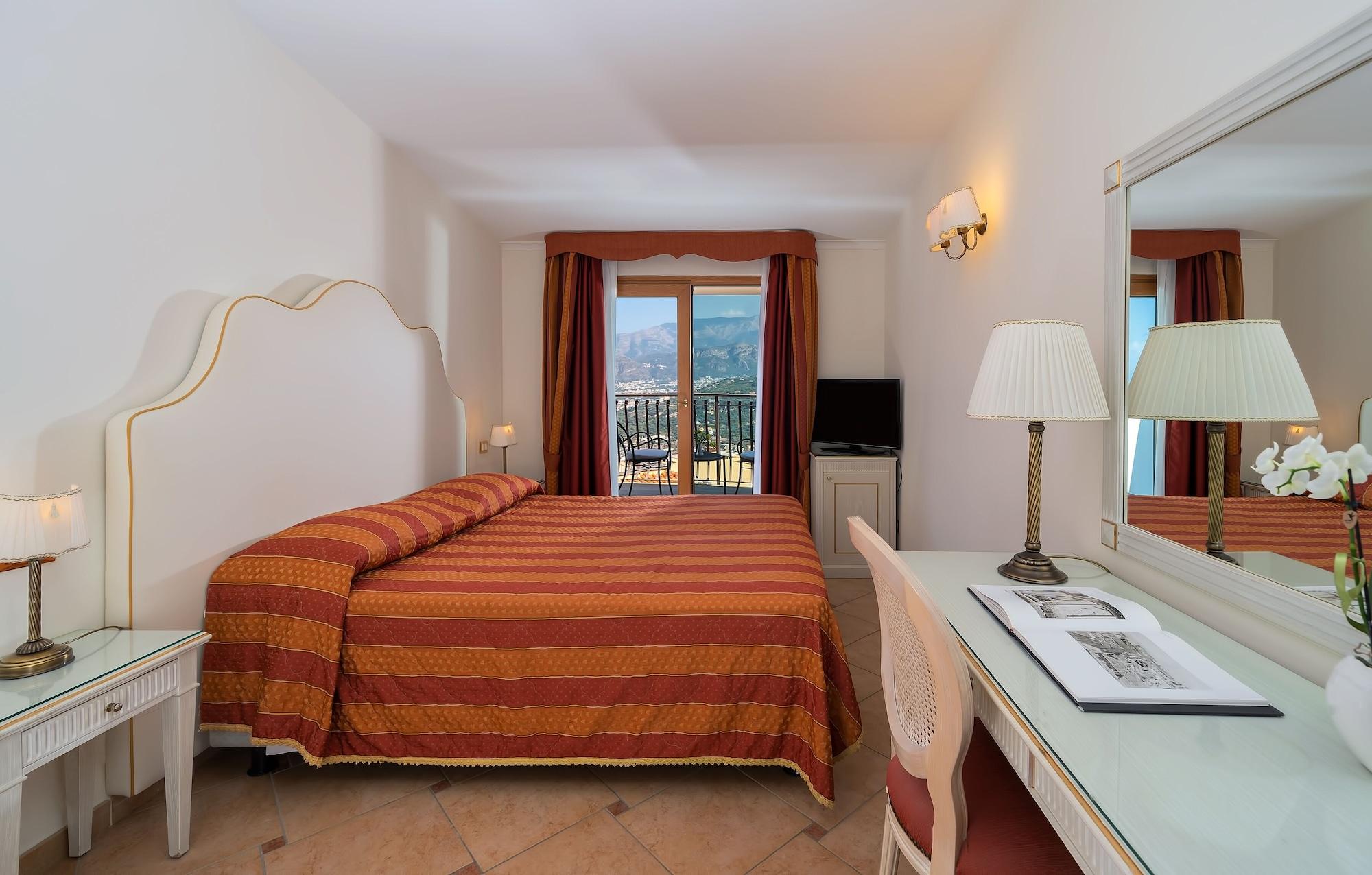 Hotel La Vue D'or 4*