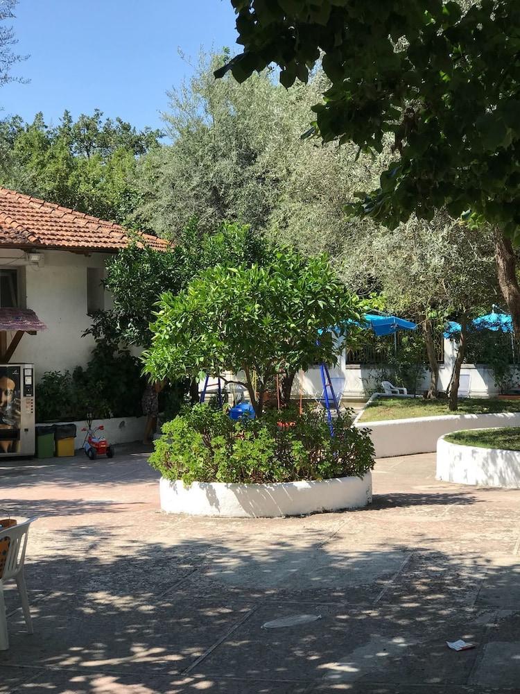 Pool&suites