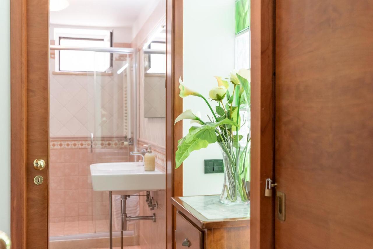 Aquamarine - City Center Apartment