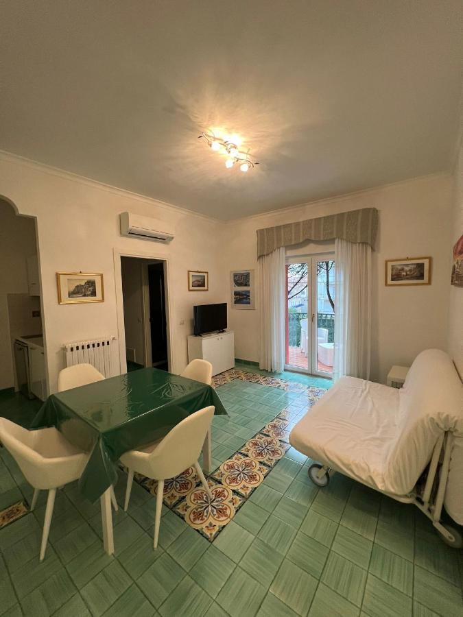 E Flat Park And Pool Vakantiehuis *