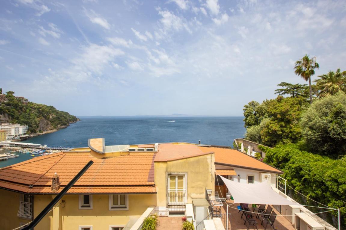 Apartment Romantic Seaview Flat With Balcony