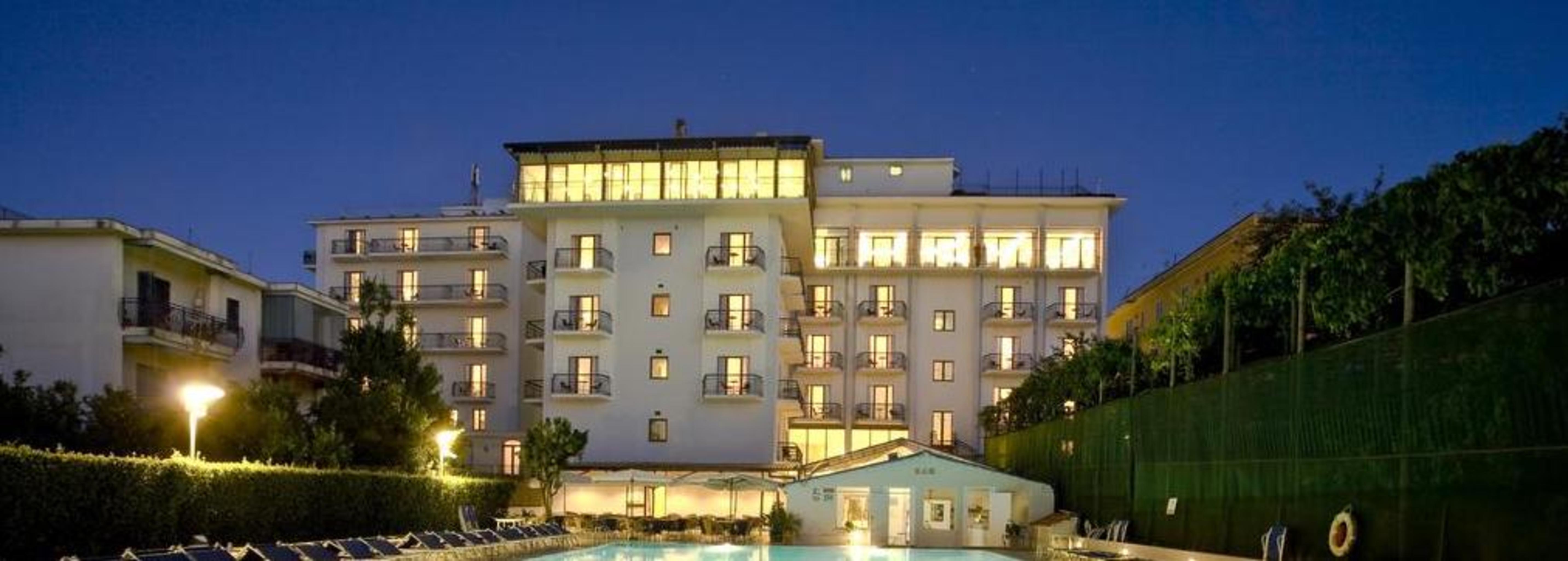 Grand Flora 4*