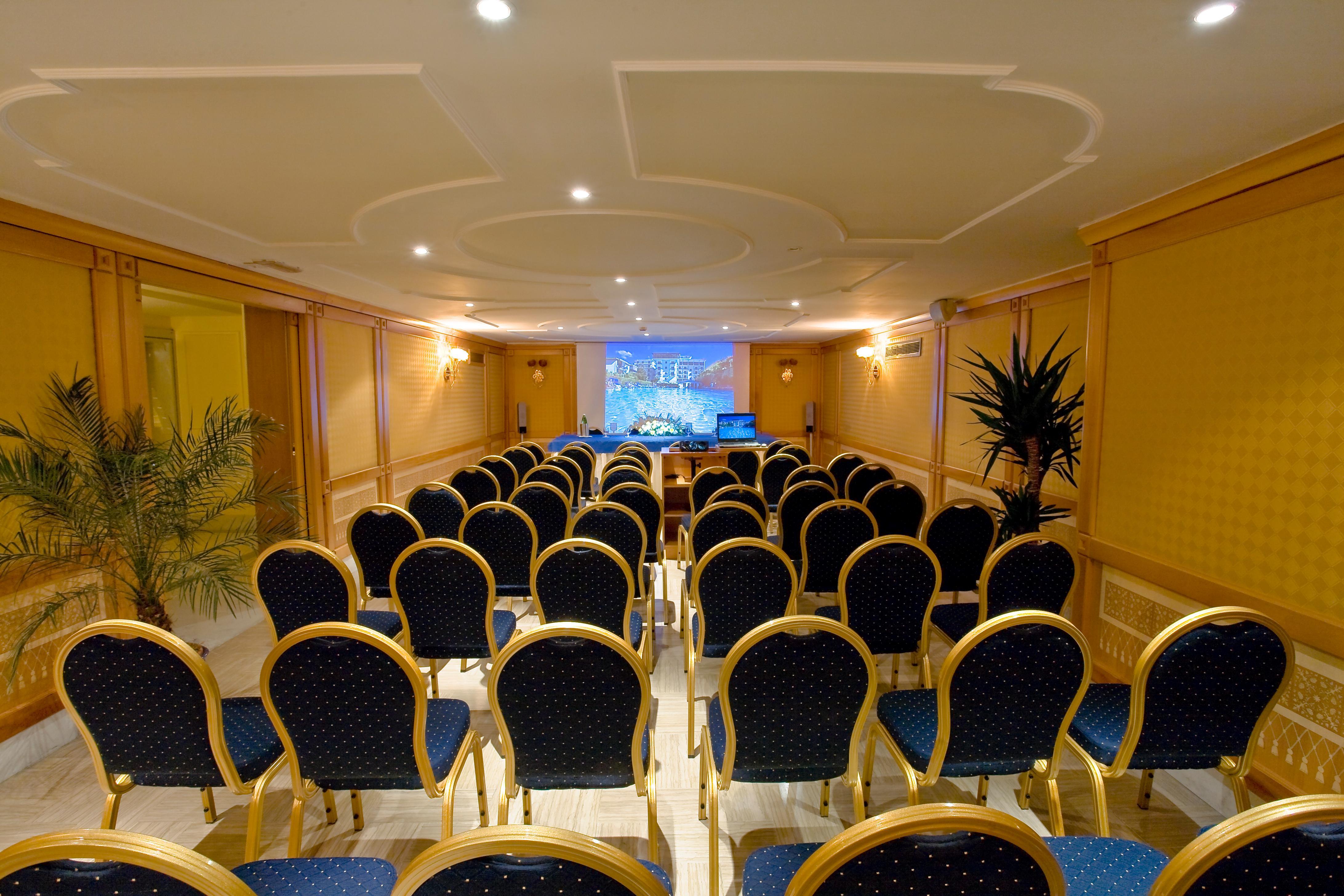 Hotel Grand Flora 4*