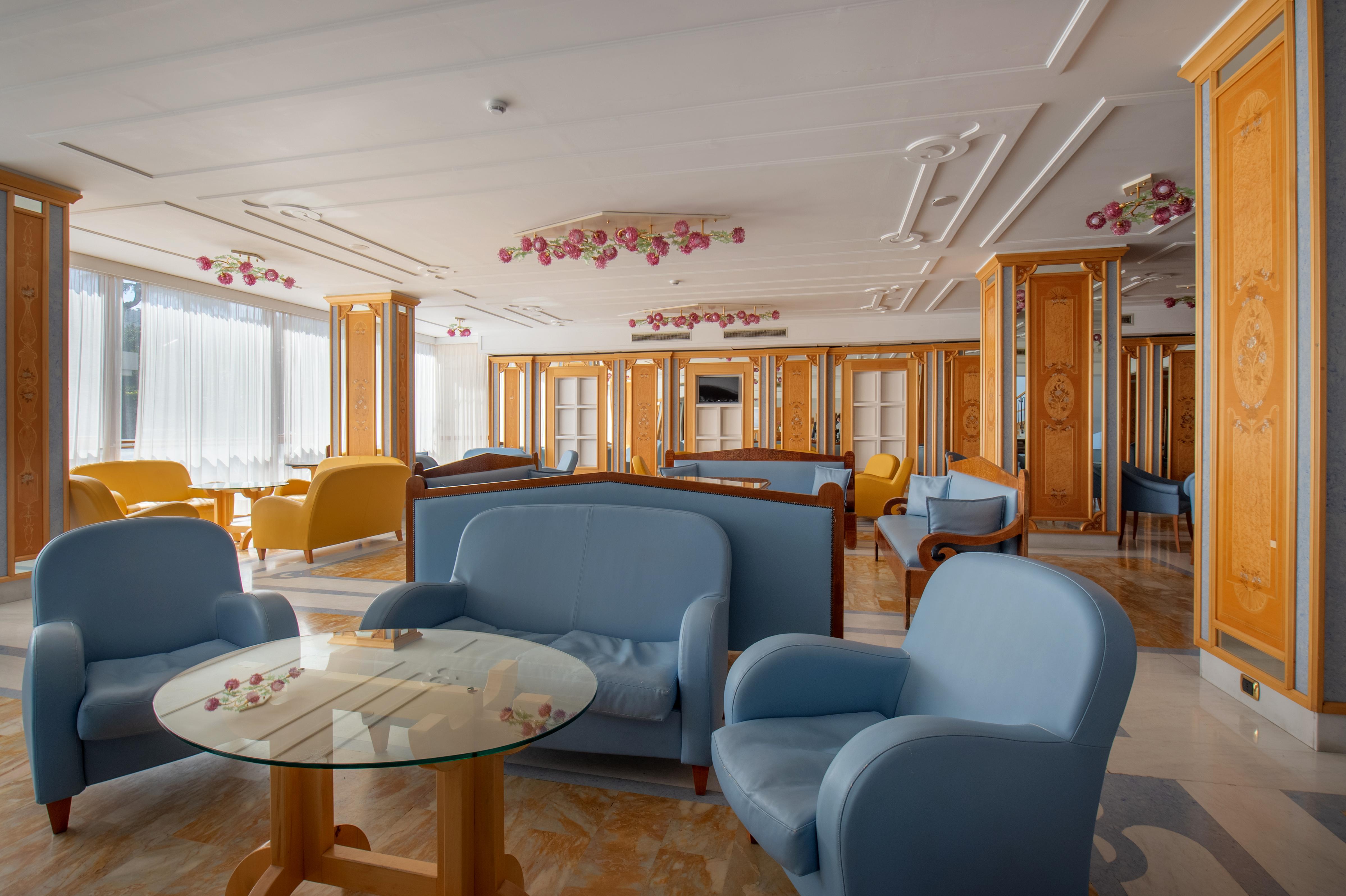 Grand Flora Hotel 4*