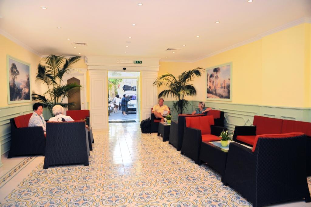 Astoria Hotel 4*
