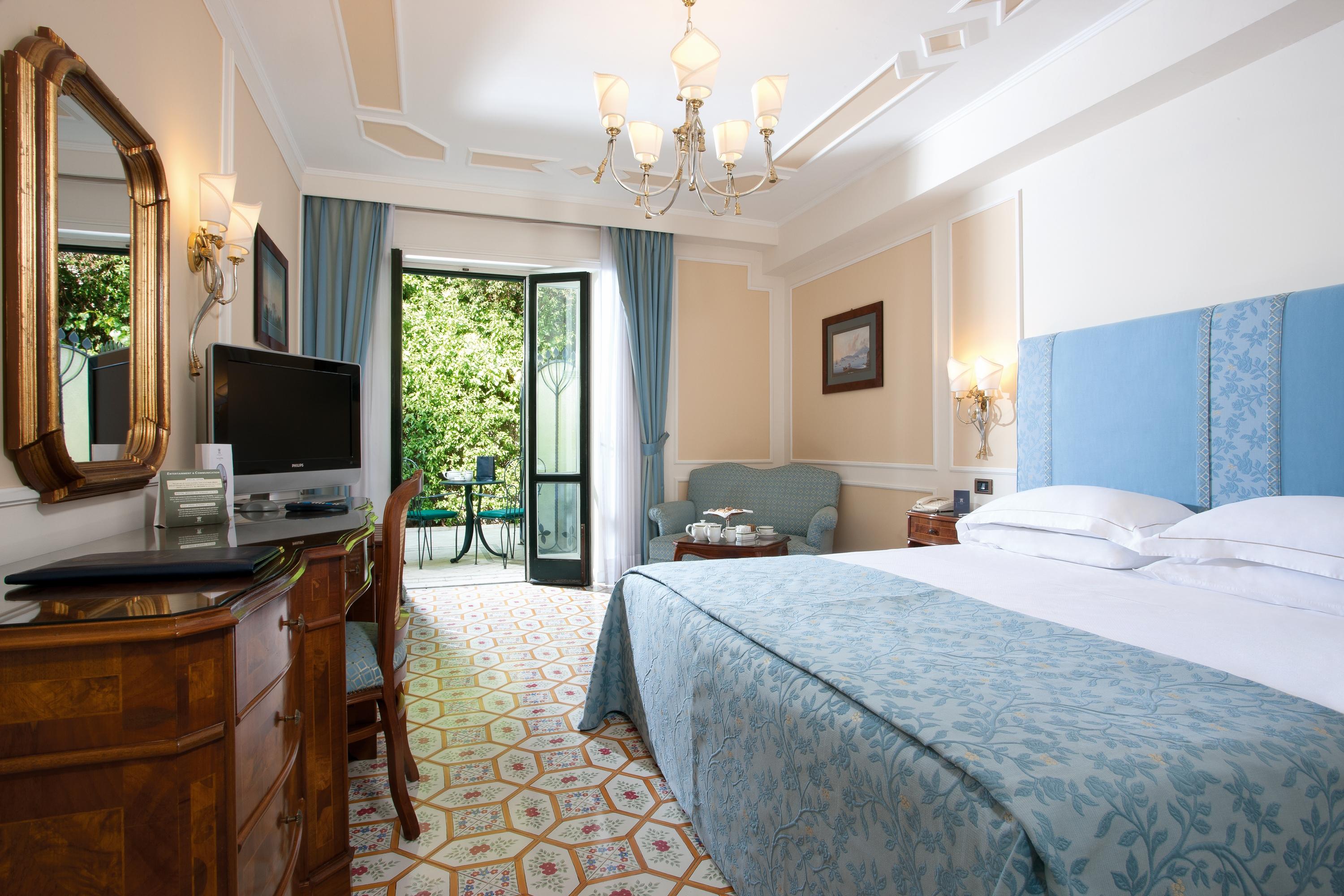Grand Royal Hotel