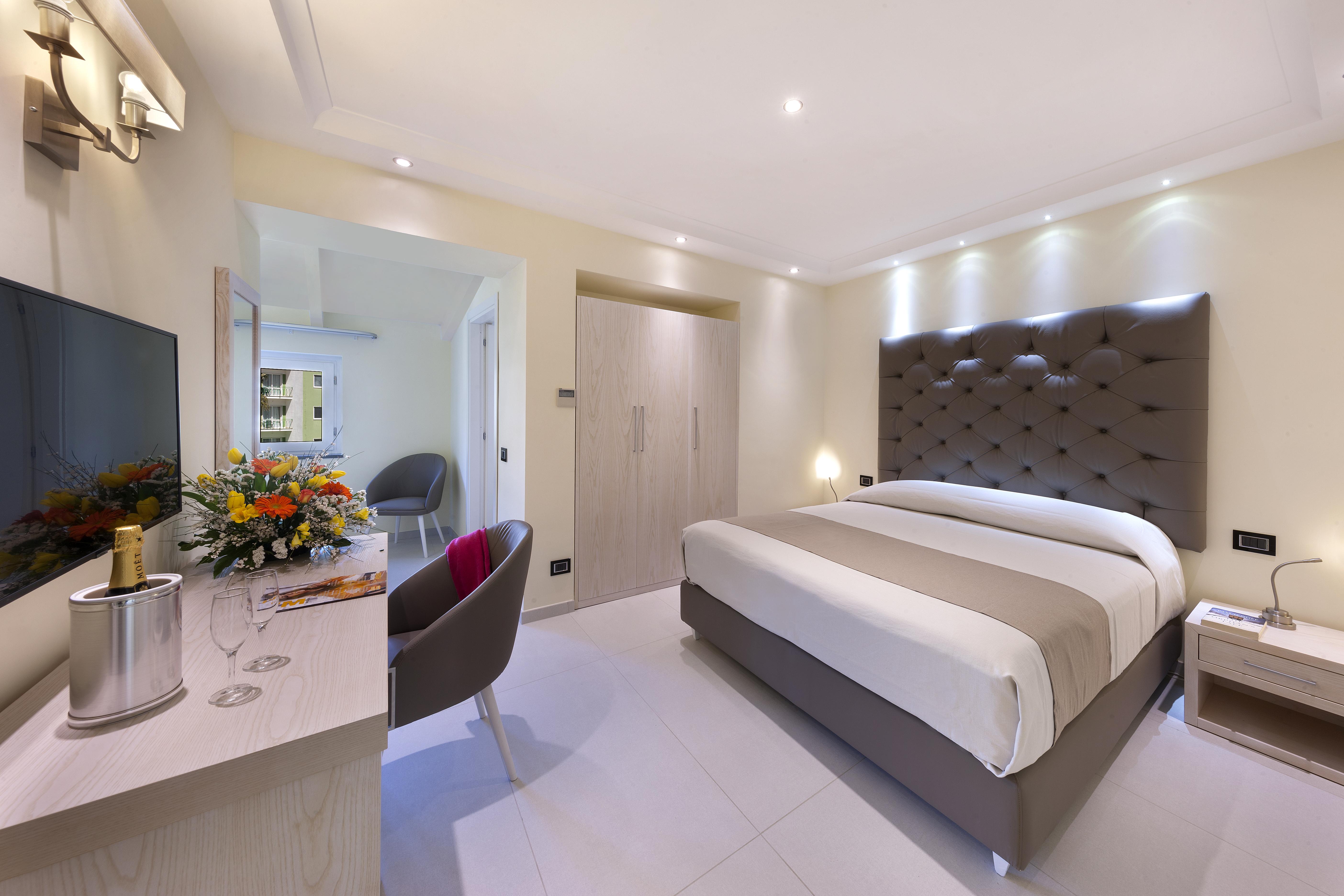 Palazzo Tritone & Abagnale Bed & Breakfast 3*