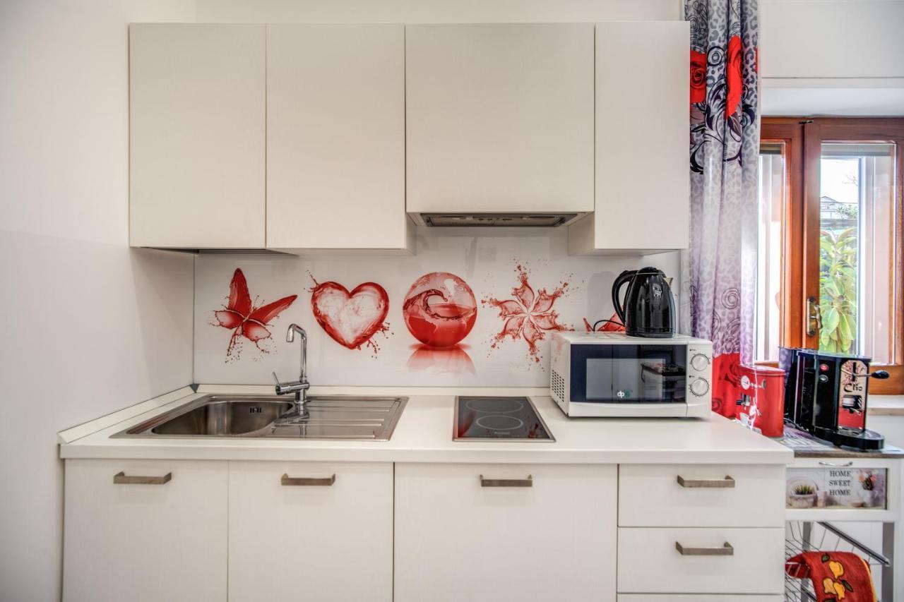 Casa Lolla, Red Rose In The Heart Of Apartment