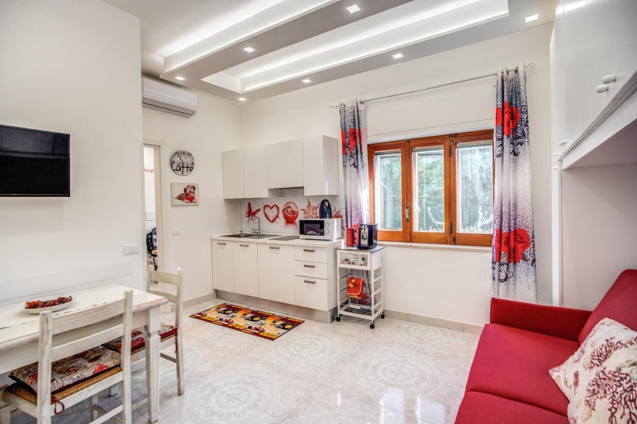 Casa Lolla, Red Rose In The Heart Of Apartment *