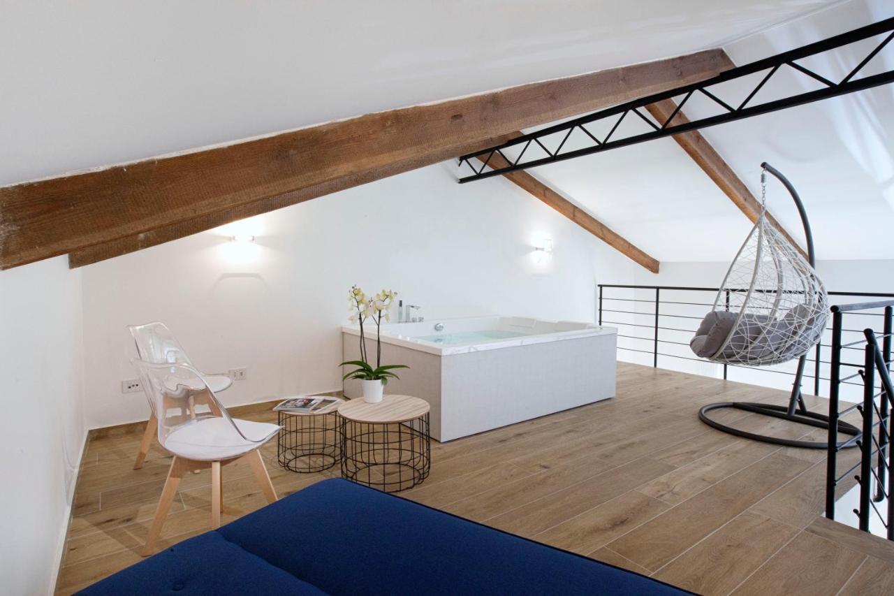Yourhome - Lidia &