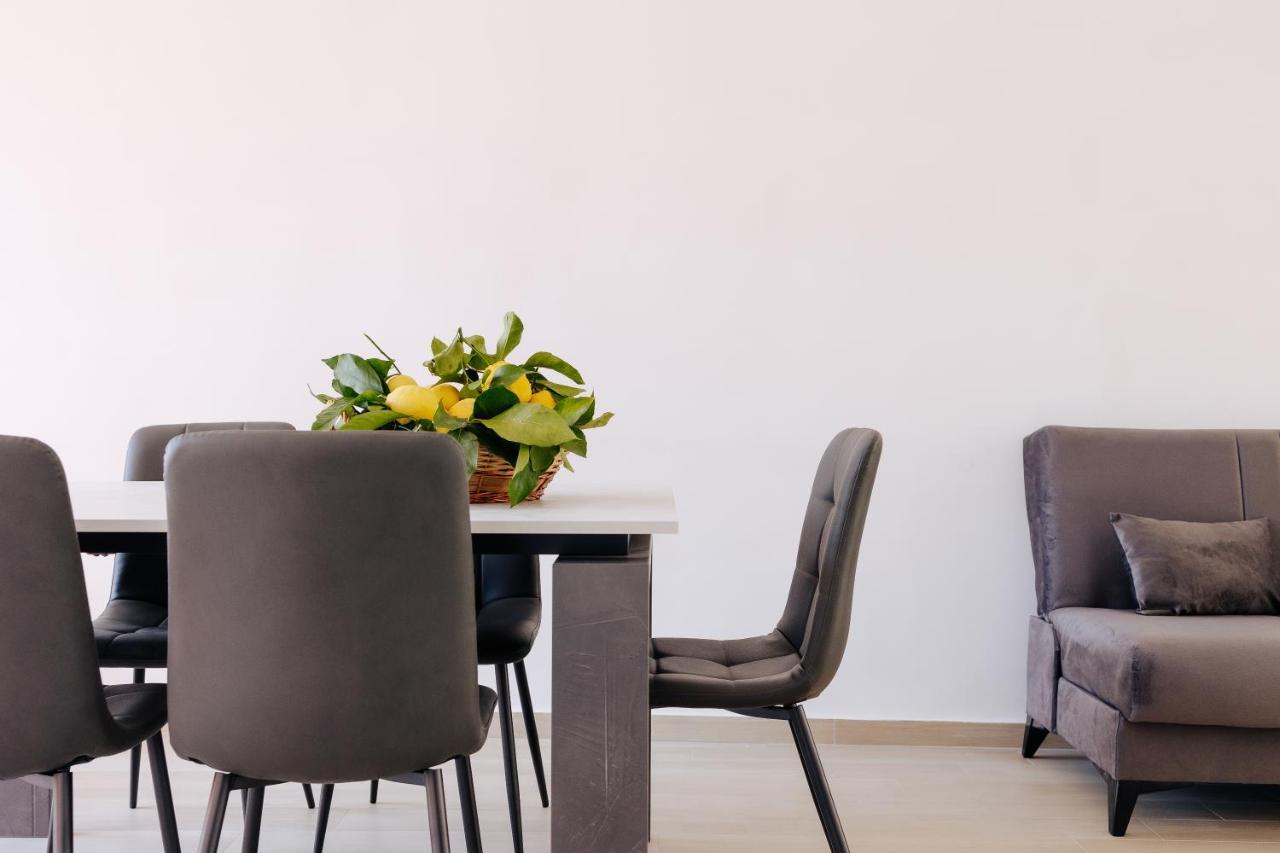 Maison Lorelle - De Vivo Realty