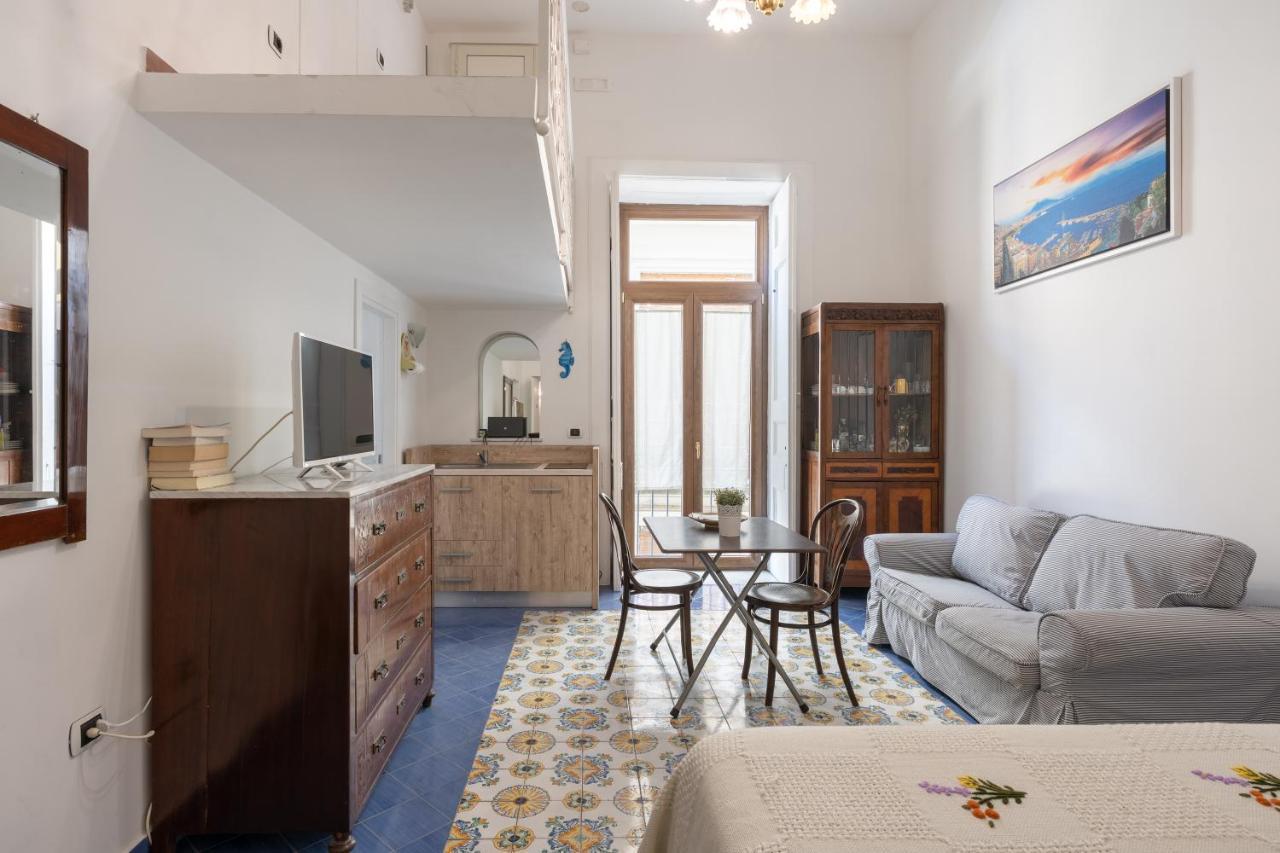 The Charming Bed & Breakfast
