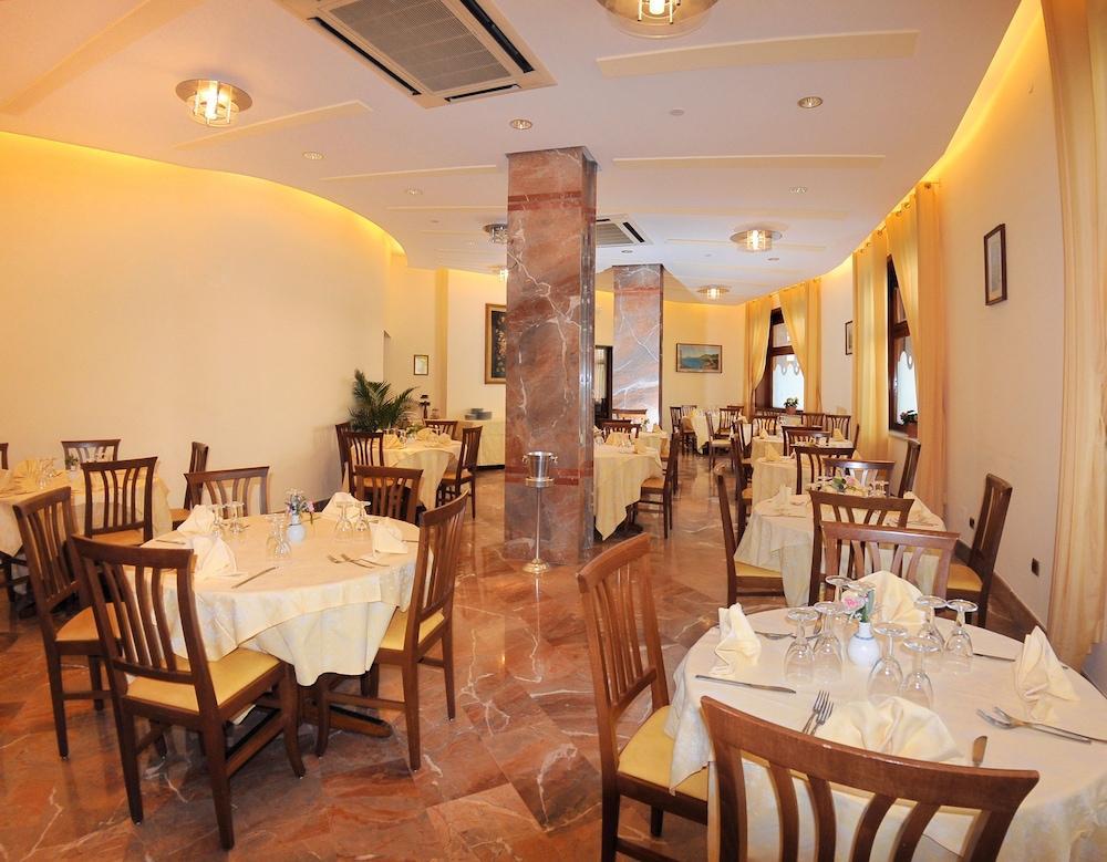 Tourist Hotel