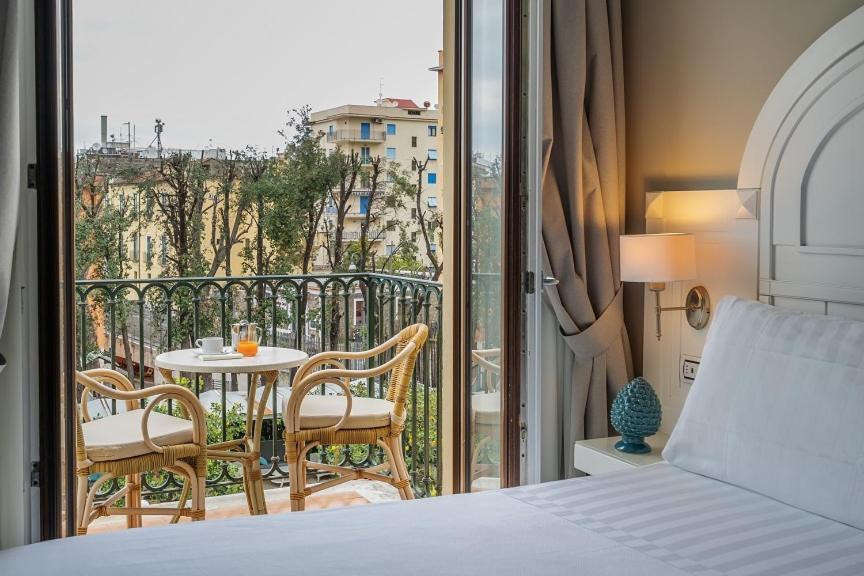 Capri 4*