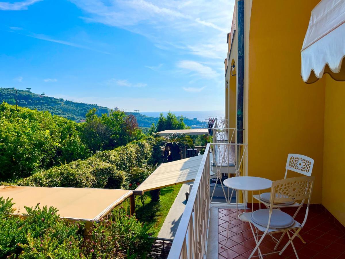 Faraglioni Di Sorrento