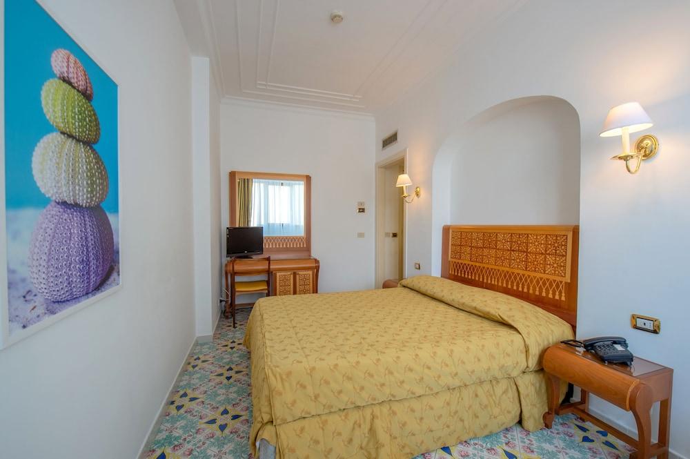 Grand Flora 4*