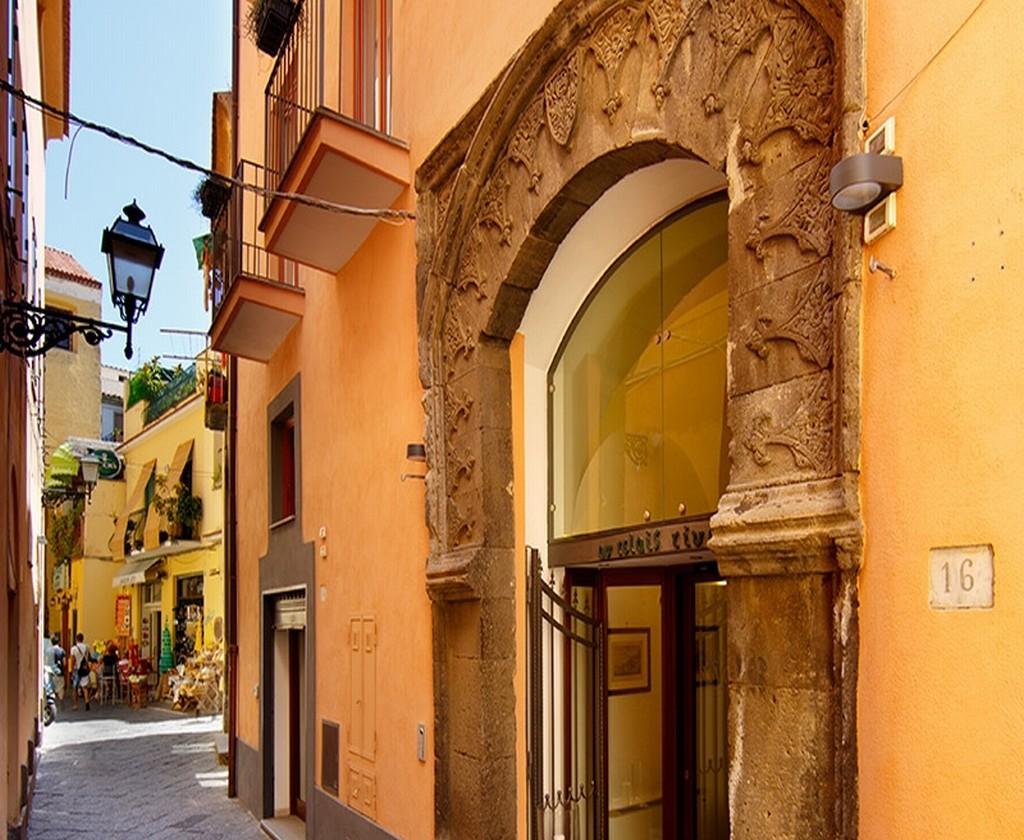 Rivoli Hotel