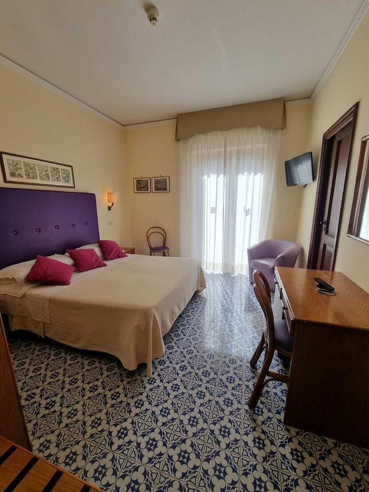 Girasole Hotel 3*